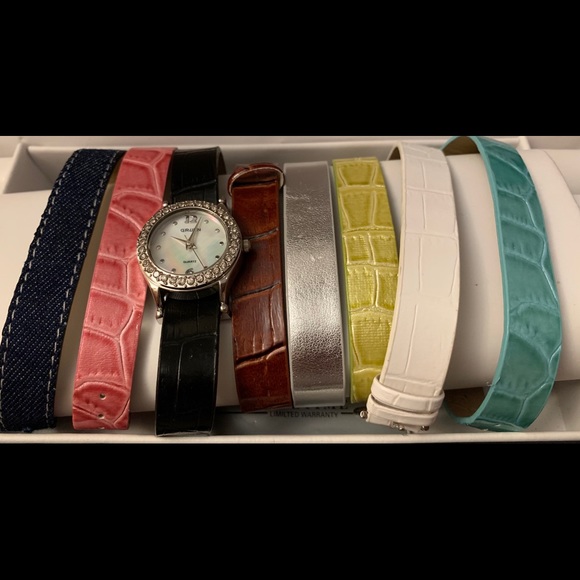 Watch with interchangeable band and bezels. - Picture 2 of 4